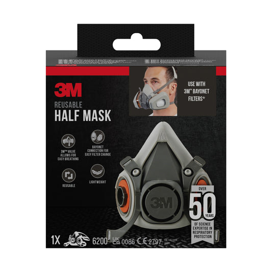 Die Verpackung des 3M™ Halbmasken-Gehäuses 6200 wiederverwendbar, mittelgroß (1 Stück) von 3M Deutschland GmbH zeigt die Maske, ein Foto, auf dem sie oben rechts getragen wird, und hebt die Kompatibilität des Bajonettfilters, die Funktionen und die Zertifizierungen hervor.