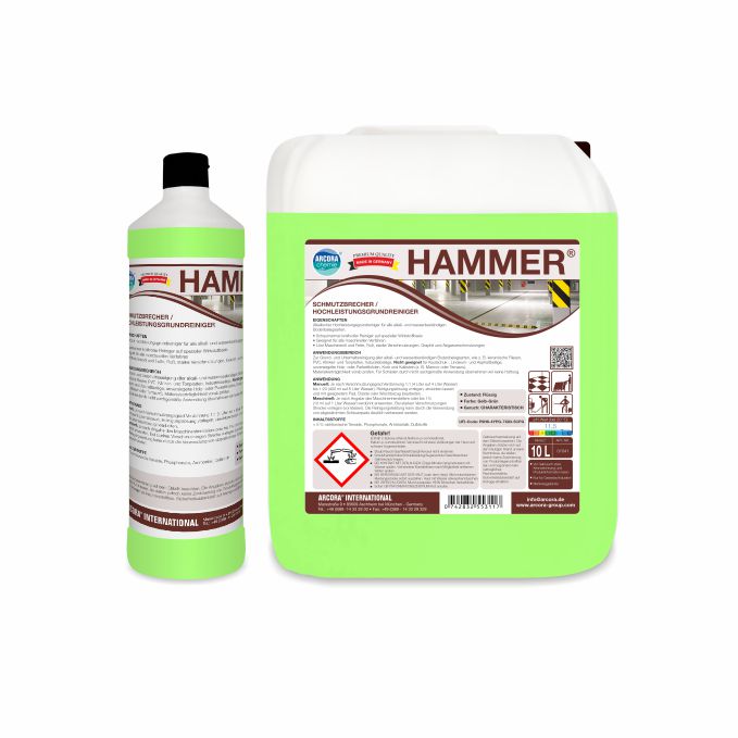 Abgebildet sind zwei Gebinde des Arcora Hammer Schmutzbrecher / Hochleistungsgrundreiniger der Arcora International GmbH: eine 1-Liter-Flasche (links) und ein 10-Liter-Kanister (rechts), beide mit weißem Etikett, roter Schrift und Warnsymbolen.