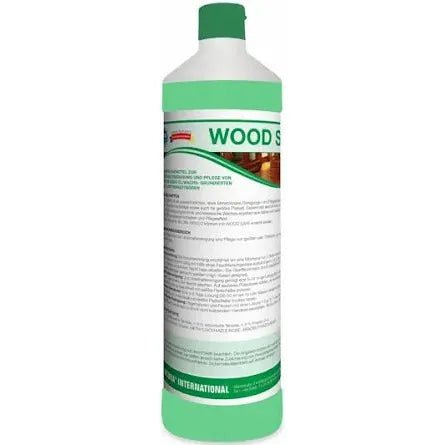 Egy magas Arcora WOOD SAFE WISCHPFLEGE üveg áll függőlegesen az Arcora International GmbH-tól, amelynek német nyelvű címkéje fa felületeket mutat, és jelzi, hogy az olajozott vagy olajjal/viasszal kezelt fa- és parkettapadlók tisztítására és ápolására szolgál.