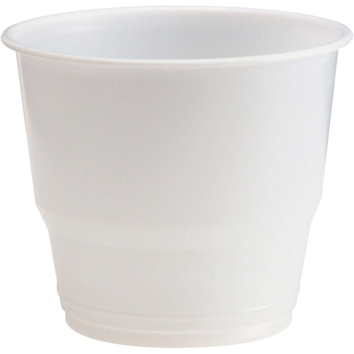 A Duni GmbH Combi-Bar csésze betét Fehér (PS) egy rövid, fehér eldobható műanyag pohár, hengerelt peremmel és enyhe szűküléssel, ideális cateringhez és rendezvényekhez. Itt fehér háttéren ábrázolva. 80 darabos csomag.