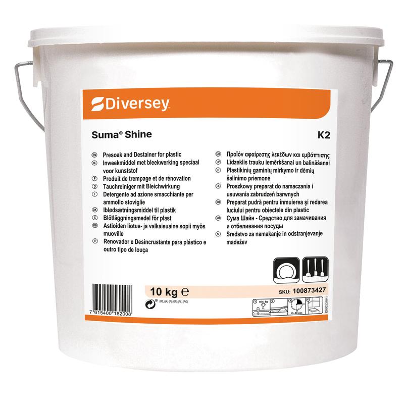 Egy fehér 10 kg-os vödör Diversey Suma Shine K2, por alakú, fehérítő áztató tisztítószer (vödör) a Diversey Deutschland GmbH & Co. OHG-tól fehér háttér előtt áll, fém fogantyúval és narancs-fehér címkével, többnyelvű információkkal.