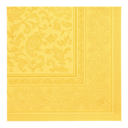 Egy sárga PAPSTAR GmbH 50 "ROYAL Collection" szalvéta (1/4-hajtás, 40 x 40 cm) Paisley- és virágdomborítással felülről hajtva ábrázolva.