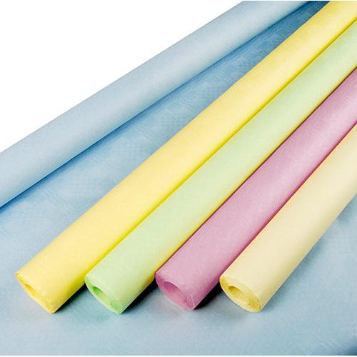 Vier pastellfarbene PAPSTAR Papiertischtuch-Rollen (gelb, grün, rosa, cremefarben) werden neben einem blauen, abgerollten Bogen präsentiert. Jede Rolle: 8 m x 1 m. Perfekt für elegante Tischdekorationen von PAPSTAR GmbH.