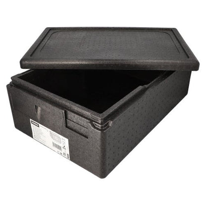 Egy fekete Starpak szigetelő szállítótartály, EPP 60x40cm „Gastro-Norm 1/1”, részben nyitott fedéllel rendelkezik, amely a belső üres teret mutatja, és egy fehér címkével, szöveggel és vonalkódokkal az elején – ideális vendéglátóipari használatra.