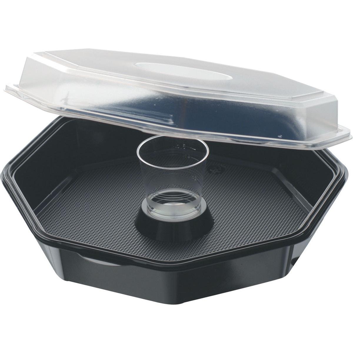Das Octaview® Schwarz/Transparent PS Tray 190x190x70 von Duni GmbH (C&C Packung mit 157541, 35 Stück) verfügt über einen klaren Kuppeldeckel und einen zentralen Becher - perfekt für die organisierte Lebensmittelpräsentation oder als Lebensmittelverpackung.
