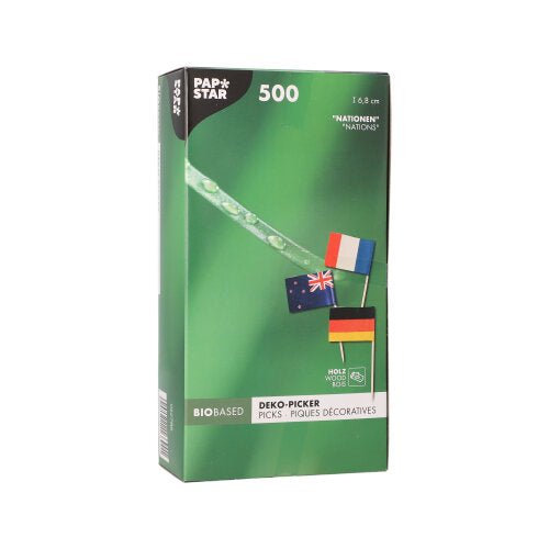 Egy fehér doboz „PAPSTAR 500 dekorációs pálcika 8 cm fehér” felirattal a PAPSTAR GmbH-tól biobázisú, környezetbarát pálcikákat tartalmaz – ideális stílusos bemutatókhoz különböző zászlótervekkel.