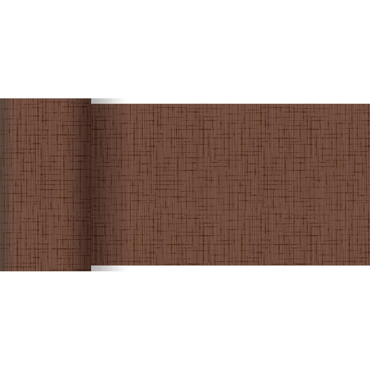 A Duni GmbH 20 m x 15 cm-es Dunicel asztali futója egy barna, strukturált asztali futó finom rács- és keresztvonalas mintával, amely részben kigurítva van fehér alapon - ideális egy stílusos asztaldekorációhoz.