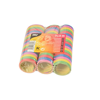 A négy party-szerpentin 3 szerpentin 4m a PAPSTAR GmbH-tól egy fóliába csomagolt csomagban található, narancssárga címkével, termékadatokkal és egy nevető gyermekkel - tökéletes a kiváló minőségű dekorációhoz!