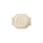 Egy barna bagasse fedél a Duni GmbH 188140 eldobható élelmiszertárolóhoz (202x160x37mm, 80 darabos csomag) felülről két kis fogantyúval egyszínű fehér háttér előtt van ábrázolva.