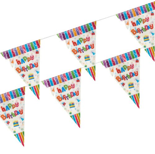 A PAPSTAR GmbH időjárásálló fóliás zászlósora színes „Happy Birthday” zászlókkal, tortákkal, léggömbökkel és csíkos szegéllyel tűnik ki – tökéletes szabadtéri rendezvényekhez. A PAPSTAR zászlósor kollekció része.