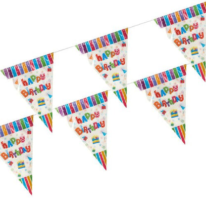 A PAPSTAR GmbH időjárásálló fóliás zászlósora színes „Happy Birthday” zászlókkal, tortákkal, léggömbökkel és csíkos szegéllyel tűnik ki – tökéletes szabadtéri rendezvényekhez. A PAPSTAR zászlósor kollekció része.