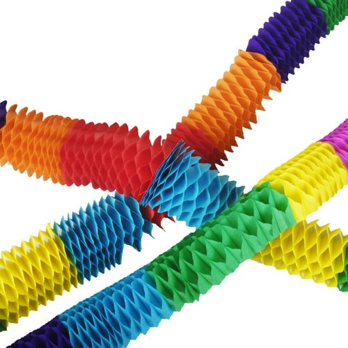 A PAPSTAR 4 füzér a PAPSTAR A GmbH strukturált, harmonikás szerkezetű papírgirlandokból áll, vörös, narancssárga, sárga, zöld, kék és lila színekben. Fehér alapon átlósan egymásba fonódva újrafelhasználhatók, és minden ünnepségnek ünnepi hangulatot kölcsönöznek.