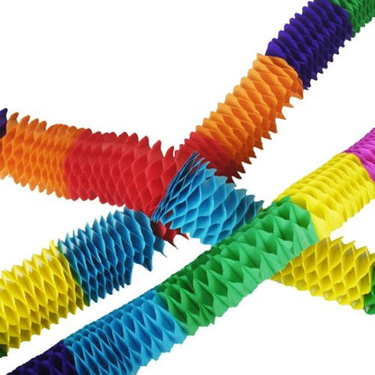 A PAPSTAR 4 füzér a PAPSTAR A GmbH strukturált, harmonikás szerkezetű papírgirlandokból áll, vörös, narancssárga, sárga, zöld, kék és lila színekben. Fehér alapon átlósan egymásba fonódva újrafelhasználhatók, és minden ünnepségnek ünnepi hangulatot kölcsönöznek.