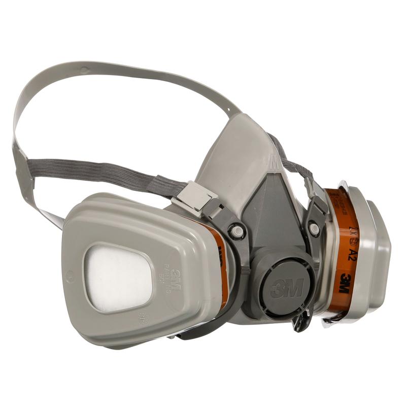 A 3M™ 6002KIT-1 légzőmaszk a 3M Deutschland GmbH-tól szürke, állítható fejpántokkal, központi kilégzőszeleppel rendelkezik, és tartalmazza az A2P2 cserélhető szűrőket szerves gőzök ellen (1x6200, 2x6055, 2x5925, 2x501).