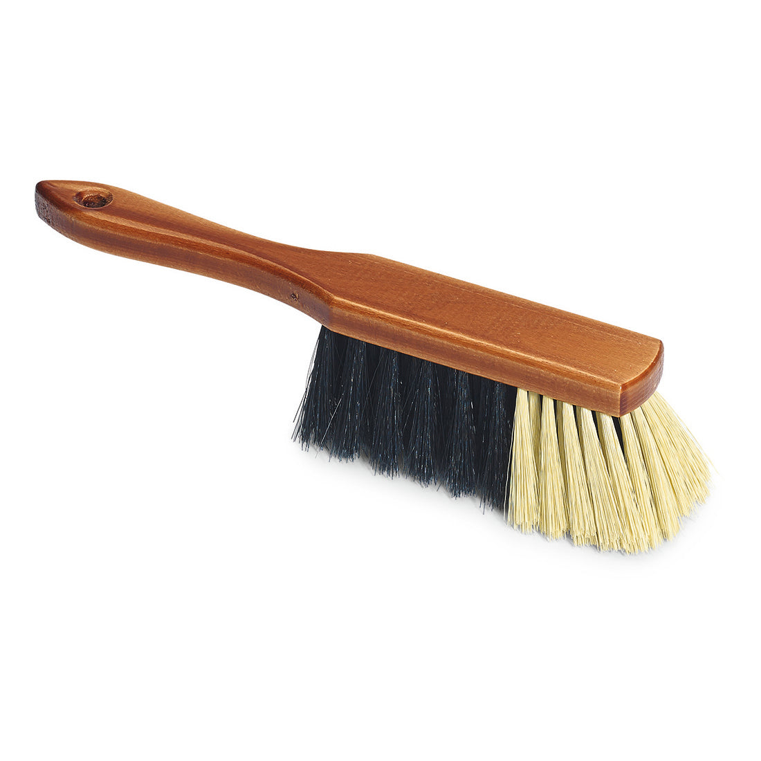 Die Nölle Profi Brush Stubenhandfeger 30 cm hat einen Holzgriff und zwei Borstenabschnitte (dunkel und hell) zum Reinigen. Von Nölle Profi Brush Bürsten- & Pinseltechnik e.K., isoliert auf weißem Hintergrund dargestellt.