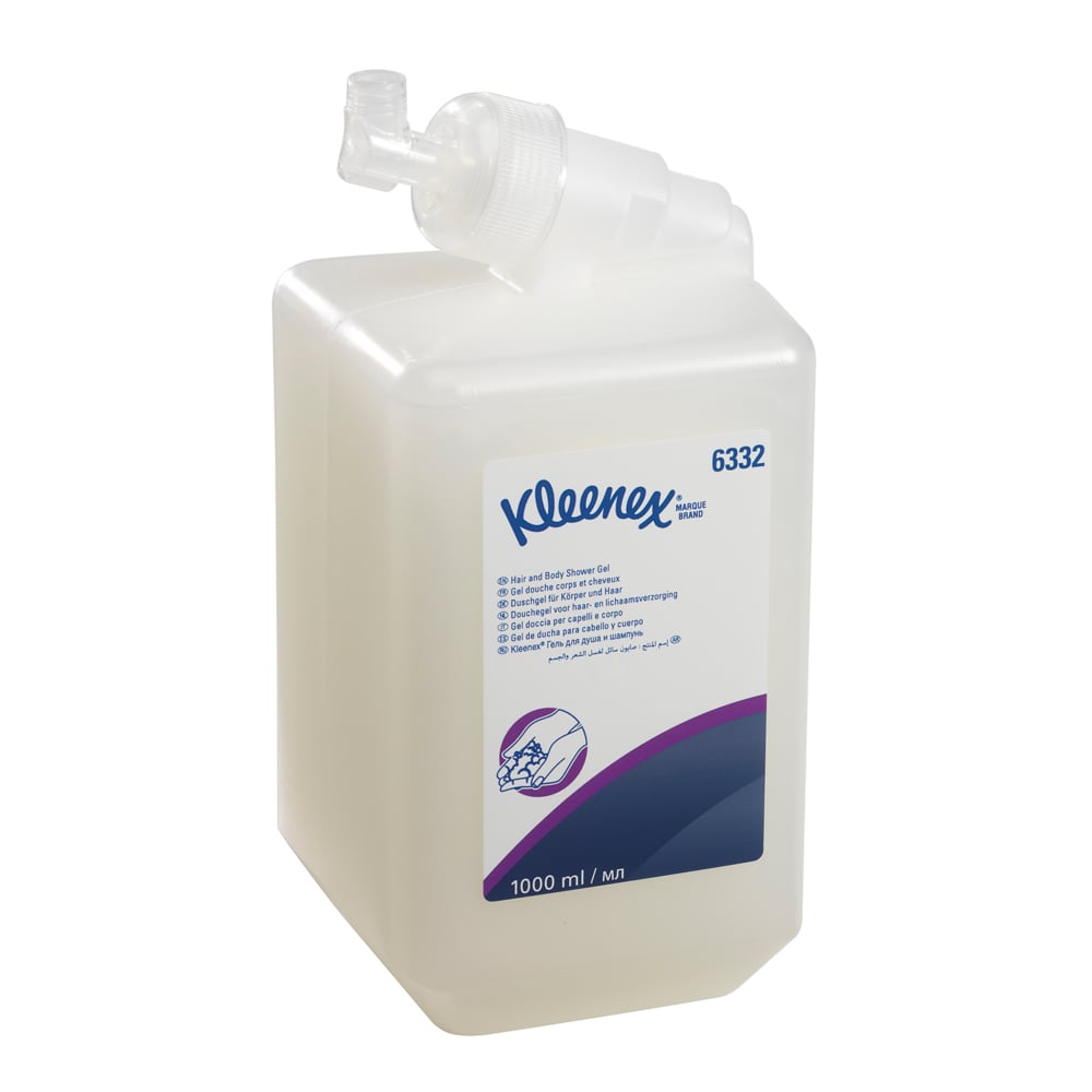 Egy átlátszó 1L-es Kleenex® haj- és testápoló sampon kazetta a Kimberly-Clark GmbH-tól, fehér címkével és adagolóval, kék és lila betűkkel tartalmaz információkat a gyengéd ápolásról és hatékony tisztításról. 6 kazetta egy kartonban eladva.
