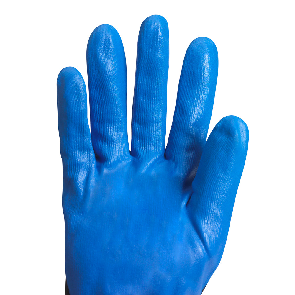 Eine Hand, die einen leuchtend blauen KleenGuard® G40 Nitril-Handschuh von Kimberly-Clark GmbH trägt, wird aufrecht mit leicht gespreizten Fingern vor einem weißen Hintergrund gehalten, um die langlebigen blauen Schutzhandschuhe zu präsentieren.