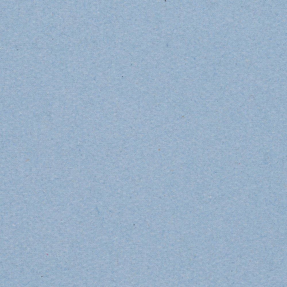 Egy közeli felvétel a Kimberly-Clark GmbH WypAll® L20 papírtörlőjéről karbantartási munkákhoz, amely bemutatja egyszerű világoskék, 2 rétegű textúráját - ideális ipari tisztításhoz vagy karbantartáshoz. Karton: 24 tekercs x 116 lap, kis tekercs.