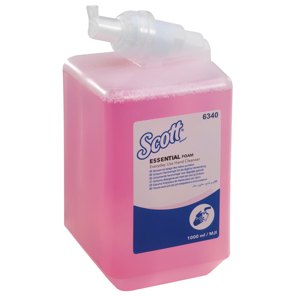 Egy 1 l-es Scott® Essential™ habszappan-kazetta a Kimberly-Clark GmbH-tól a mindennapi kézmosáshoz, rózsaszín szappan, átlátszó kiöntőfejjel és kék-fehér címkével. 6 patronos csomag.