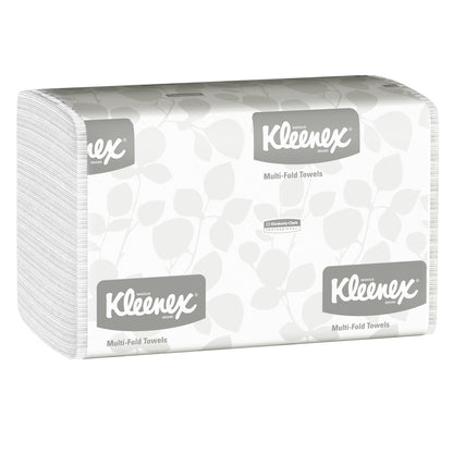 Egy köteg Kleenex® kéztörlő - MultiFold fehér színben, csomagolva a Kimberly-Clark GmbH által (16 csomag x 150 lap), levélmintás márkacsomagolással, "Multi-Fold Towels" felirattal - tökéletes mosdókhoz.