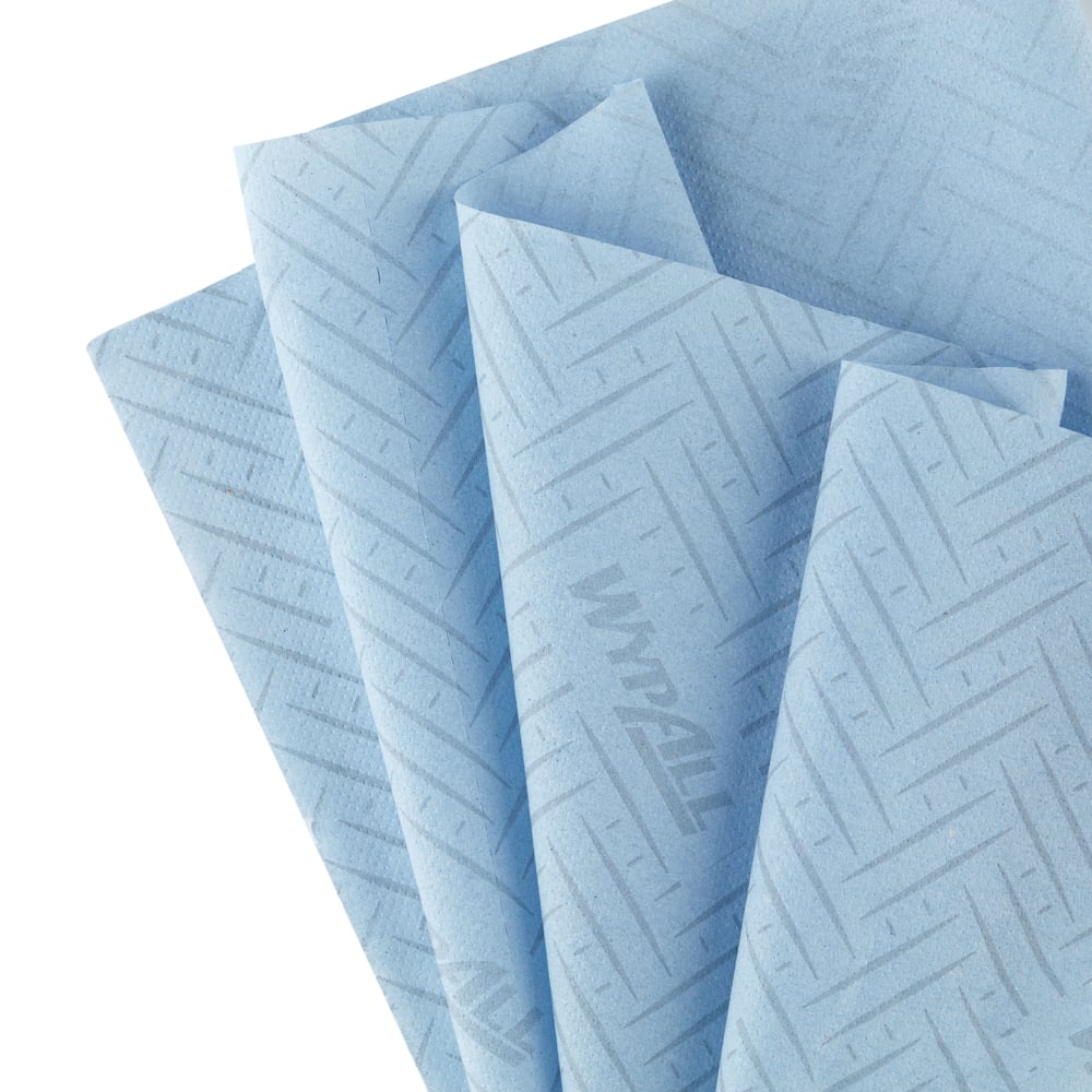Hat tekercs WypAll® L10 kék középtáplálású higiéniai papírtörlő a Kimberly-Clark GmbH-tól (egyenként 630 lap) ideális az élelmiszerbiztos tisztításhoz vagy a középső csíkok hatékony törléséhez, tökéletes a konyhákban és higiéniailag érzékeny területeken való használatra.