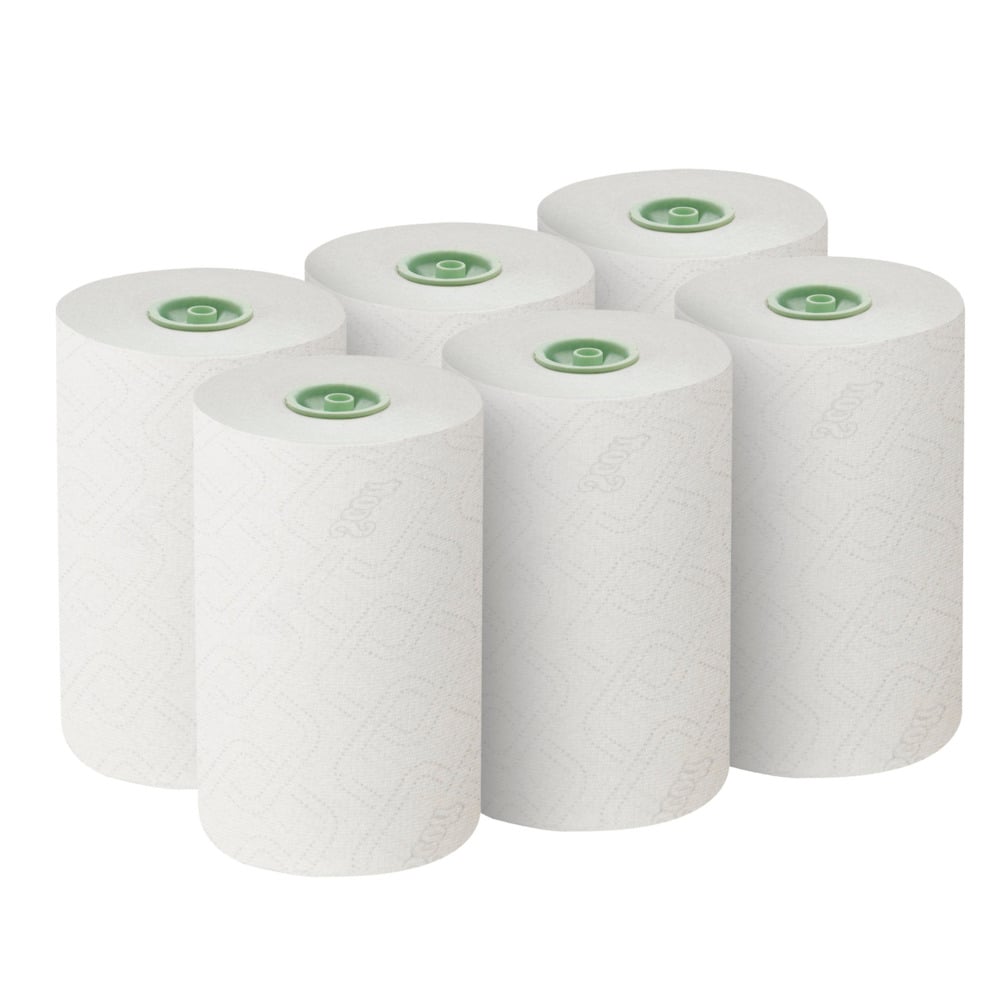 Hat fehér Scott® Essential™ tekercses kéztörlő E-roll Slimroll™ a Kimberly-Clark GmbH-tól két hármas sorban van elrendezve. Minden 1-rétegű, 180 m hosszú tekercsnek zöld magja és finom textúrája van, ami ideális a hatékony használathoz. A doboz 6 tekercset tartalmaz.