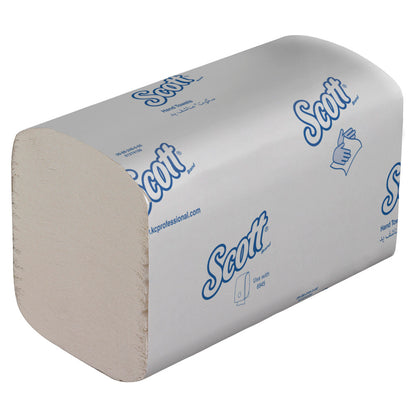 Scott® ESSENTIAL™ Interfold Handtücher, Weiß, Klein (15 x 340 Blatt) von Kimberly-Clark GmbH im Karton: hygienisch verpackt mit blauem Scott Logo. Perfekt für viel frequentierte Waschräume und einfache Entnahme aus Spendern.