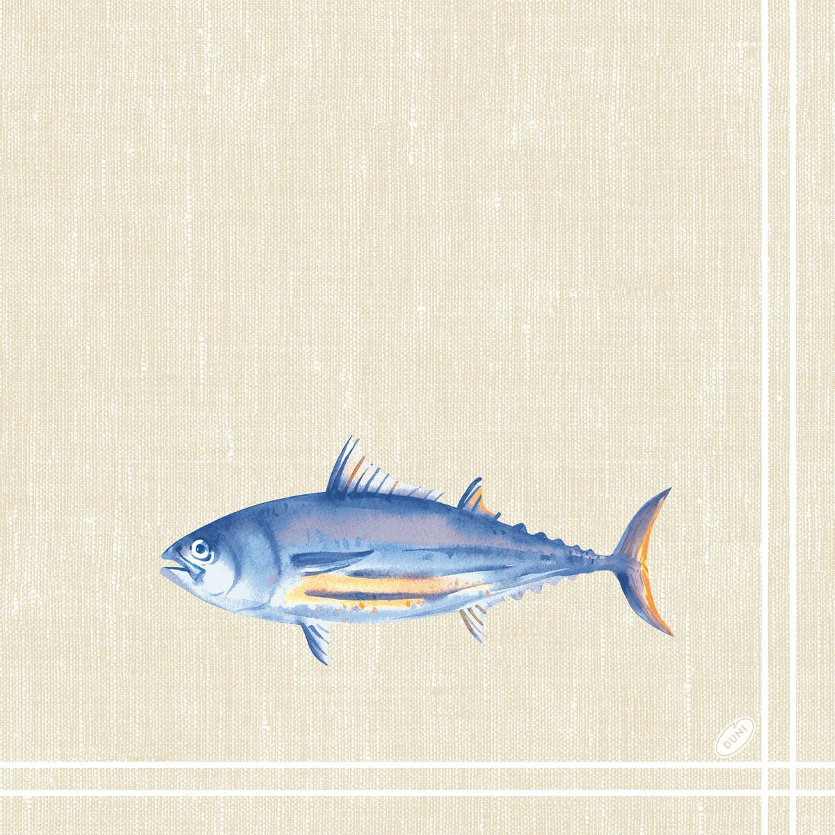 A Duni GmbH Klassikservietten 40 x 40 cm 4-rétegű, dombornyomott 1/4 hajtású szalvétákon egy kék-ezüst hal narancssárga akcentusokkal egy textúrált bézs háttéren fehér szegélyvonalakkal ábrázolva.
