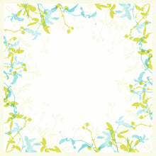 Die Dunicel Mitteldecke 84x84 cm Elise von Duni GmbH (Packung mit 20 Stück) bietet eine elegante Tischdeko: Ein quadratischer Rahmen aus blauen und grünen Aquarellblumen ziert die Ecken und Ränder - perfekt für festliche Anlässe.