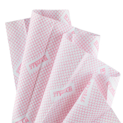 Mehrere rosa und weiße WypAll® X80 Critical Clean - Interfold Wischtücher (41,00 cm x 33,00 cm) der Kimberly-Clark GmbH sind aufgefächert und zeigen ein schuppenartiges Muster und ein sichtbares rosa Branding.