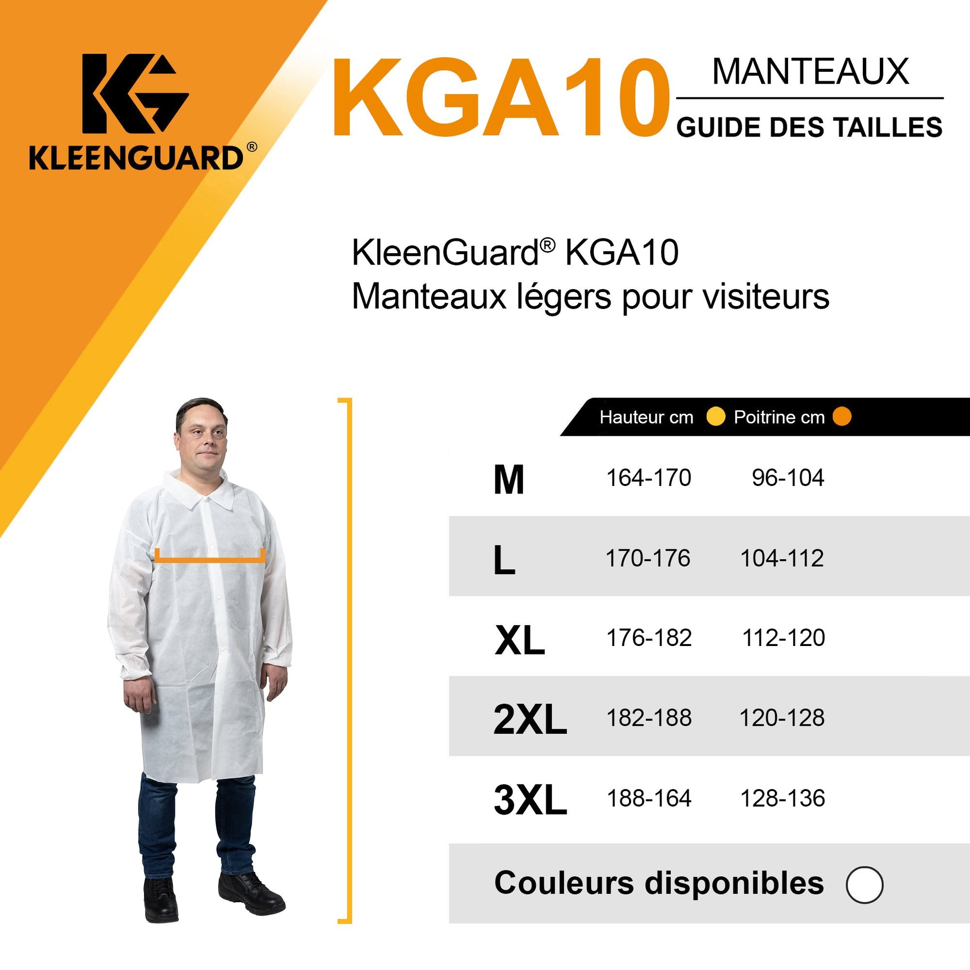 Ein Mann trägt einen weißen KleenGuard® KGA10 Leichter Schutzkittel für Besucher von Kimberly-Clark GmbH. Neben ihm zeigt eine Größentabelle (M-3XL) Größe und Brustumfang in cm - perfekt für verschiedene Arbeitsumgebungen.