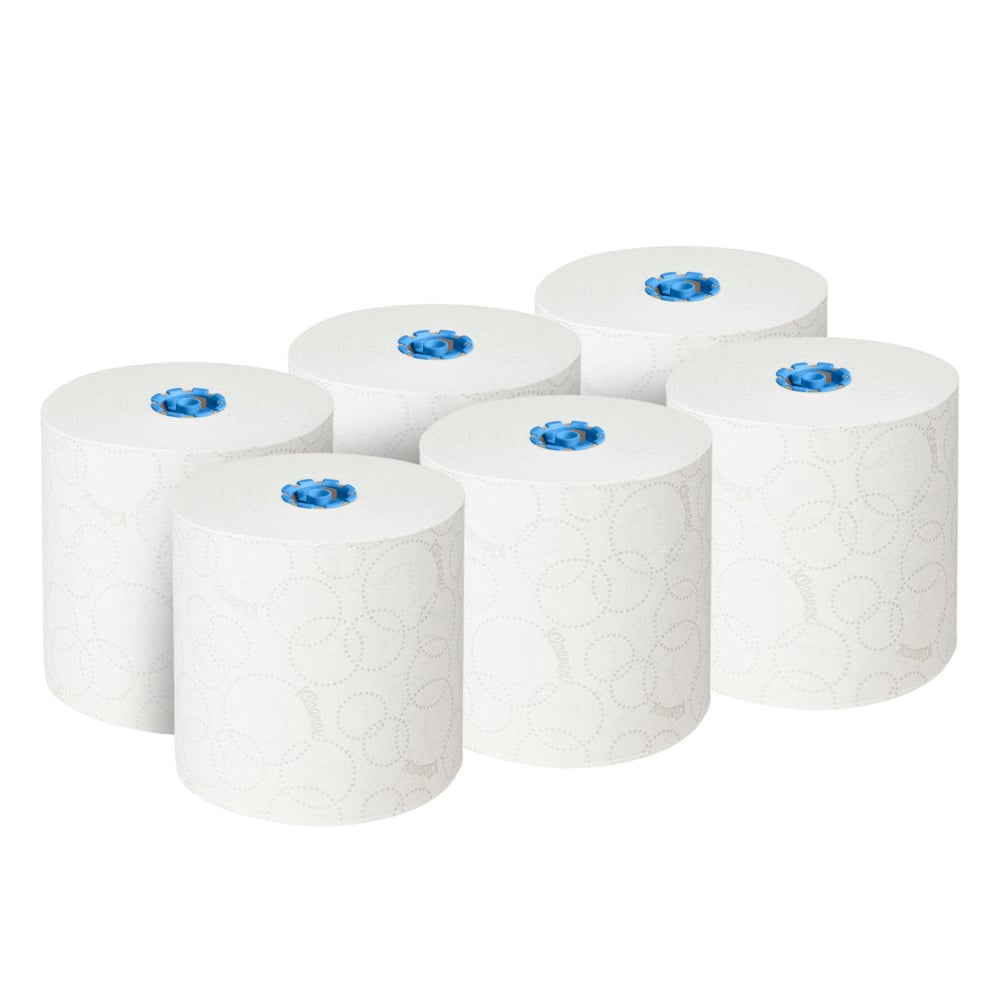 Hat nagy fehér Kleenex® Ultra™ tekercses kéztörlő (2 rétegű, 6x200 m) a Kimberly-Clark GmbH-tól, mindegyik kék műanyag maggal és diszkrét körmintákkal, két hármas sorban elrendezve egyszínű fehér háttéren.