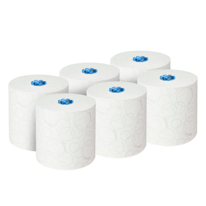 Hat nagy fehér Kleenex® Ultra™ tekercses kéztörlő (2 rétegű, 6x200 m) a Kimberly-Clark GmbH-tól, mindegyik kék műanyag maggal és diszkrét körmintákkal, két hármas sorban elrendezve egyszínű fehér háttéren.