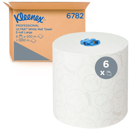Egy nagy fehér Kleenex® Ultra™ tekercses kéztörlő (2 rétegű, 200 m) a Kimberly-Clark GmbH-tól egy "6782" karton előtt áll. Egy szimbólum jelzi, hogy a csomagolás 6 higiéniai tekercset (E-tekercs Nagy, Fehér) tartalmaz kartononként.