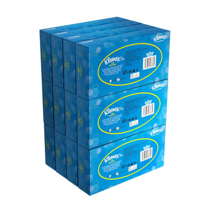 Sechs gestapelte Schachteln Kleenex® Kosmetiktücher - Standard / Weiß von Kimberly-Clark GmbH, in blauer Verpackung mit sichtbarem Branding, Produktangaben und Barcodes. Ideal für Gesichtsreinigung oder Make-up-Entfernung; angeordnet in zwei Dreierreihen.