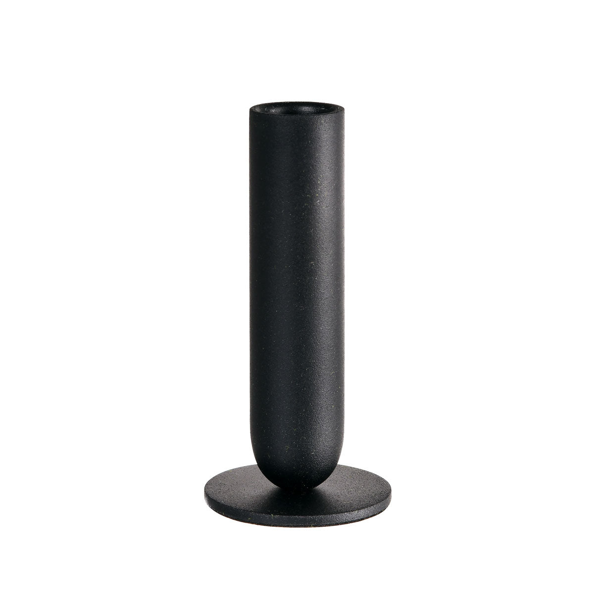 A Duni GmbH fém gyertyatartója (5,7x12 cm) elegáns Totem dizájnnal lapos, kerek talapzaton áll fehér háttér előtt, és modern akcentusokat ad a dekorációnak. A csomag 1 darabot tartalmaz.
