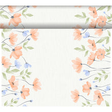 Das Bio-DC-Tete a Tete 0,4x24m der Duni GmbH hat einen weißen Hintergrund, der am oberen, linken und rechten Rand mit orangefarbenen und blauen Blumen und grünen Blättern im Aquarellstil umrandet ist, wobei die Mitte für eine nachhaltige Dekoration weitgehend frei bleibt.