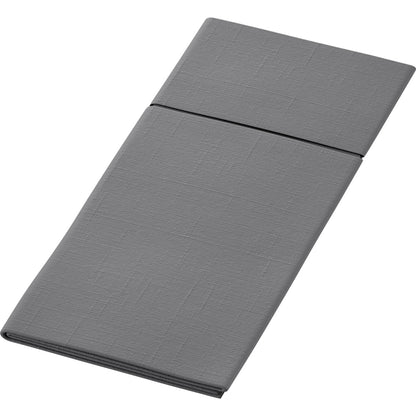 Egy tisztán hajtogatott, téglalap alakú szürke Duniletto-Slim 40x33cm szövet szalvéta a Duni GmbH-tól finom struktúramintával fehér háttéren.
