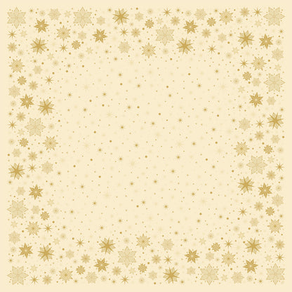 Die Dunisilk(Plus)-Mitteldecke 84x84 von Duni GmbH mit beigefarbenem, quadratischem Hintergrund, einer Bordüre aus goldenen Schneeflocken und Punkten sowie verstreuten goldenen Sternen ist eine elegante, wasserabweisende Tischdekoration mit leerem Mittelpunkt.