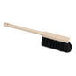 A Nölle Profi-Bürste hosszú nyelű kézi seprűje, 43 cm hosszú, a Nölle Profi Brush Bürsten- & Pinseltechnik e.K. terméke, könnyű fa nyéllel és akasztólyukkal rendelkezik, valamint sűrű fekete minőségi keverék sörtékkel a kényelmes seprés érdekében.