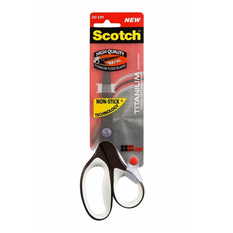Egy pár 20 cm hosszú Scotch™ titánium olló a 3M Deutschland GmbH-tól, titánbevonatú, tapadásmentes pengékkel és fekete-fehér fogantyúkkal. Eredeti szürke csomagolásban, piros, fekete és sárga díszítésekkel érkezik.