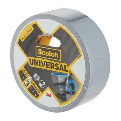 Egy 50 m x 48 mm-es tekercs Scotch® Universal ragasztószalag 2904 a 3M Deutschland GmbH-tól, csomagolásán a márka, az erősségi osztály és lehetséges felhasználási képek szerepelnek.