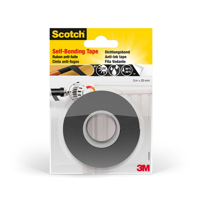 Egy csomag Scotch® önhegesztő javítószalag GFNSP 4704 a 3M Deutschland GmbH-tól egy fekete tekercset (25 mm x 3 m) mutat, angol, francia, spanyol és német nyelvű információkkal. A csomagolás kiemeli az UV-állóságot és a hőmérsékleti tartományt.