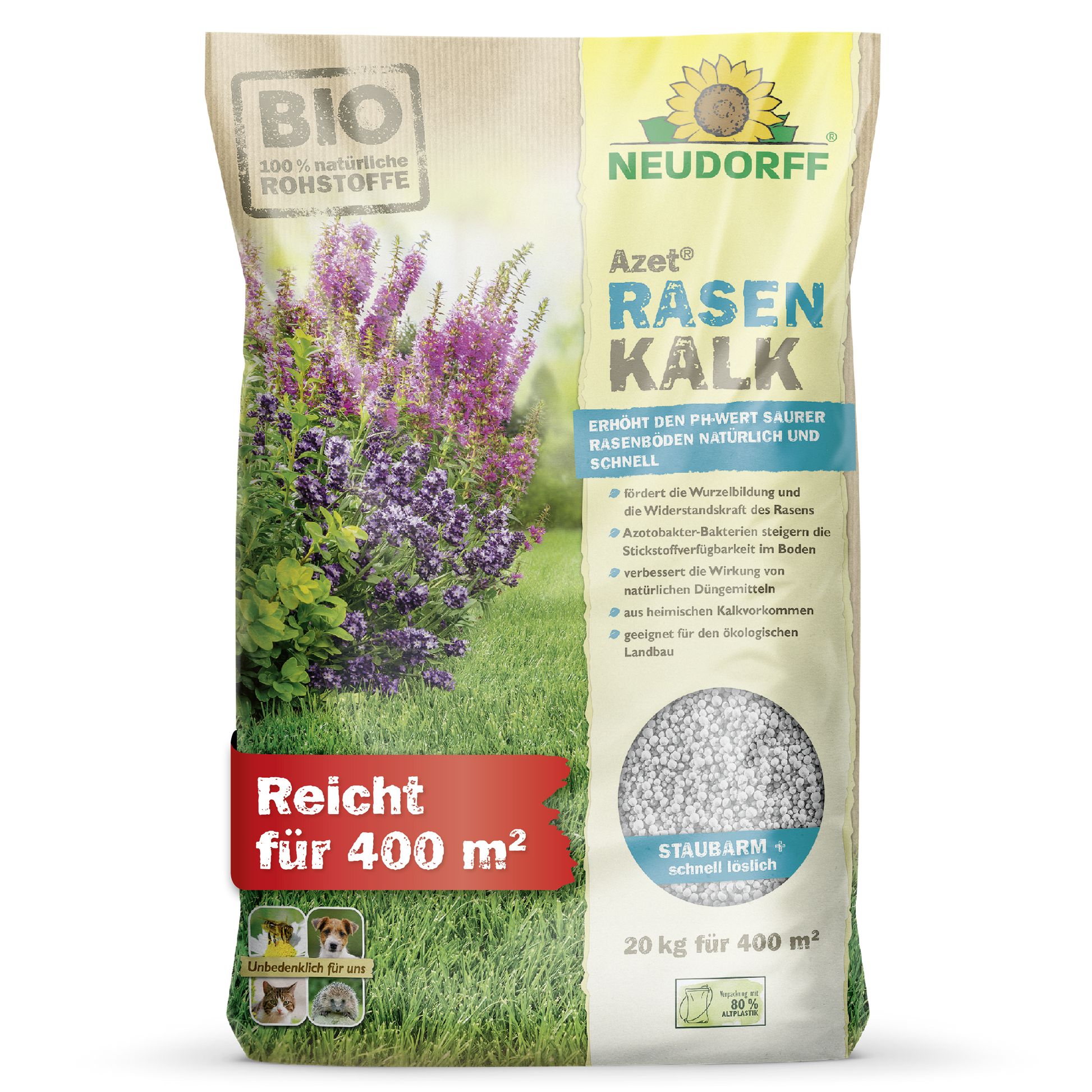 Ein 20 kg-Sack Neudorff Shop Azet RasenKalk mit BIO-Etikett, reicht für 400 m², hilft gegen Moos in sauren Rasenflächen. Die Verpackung zeigt Gras, Blumen, einen Hund und weist auf die Eignung für Rasen hin.