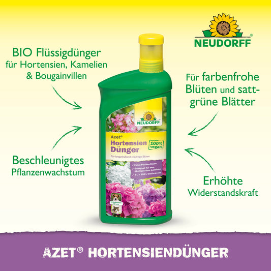 Eine grüne Flasche Neudorff Shop Azet HortensienDünger flüssig mit Hortensien auf dem Etikett und einem Text, der seine Vorteile als organischer Dünger für lebendige Blüten und üppiges Laub anpreist.