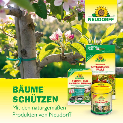 Közeli kép egy virágokkal borított ágról, amelyet a Neudorff Shop Aurum InsektenLeim-je vesz körül a fák védelmére. A szöveg így szól: "Védje a fákat. A természetes Aurum InsektenLeim-mel a Neudorff Shopból."