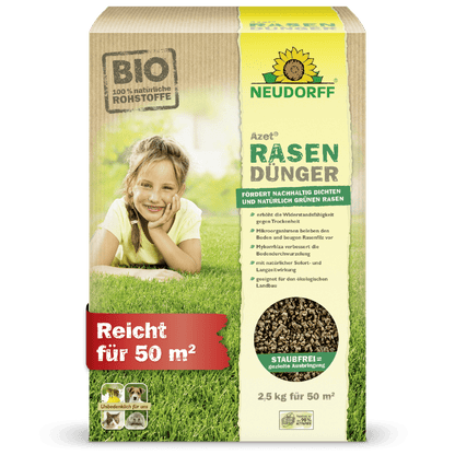 Egy téglalap alakú Neudorff Shop Azet gyeptrágya doboz (2,5-5 kg) egy mosolygó gyerek fotóját mutatja, aki sűrű fűben fekszik. A csomagolás kiemeli a bio összetevőket és az akár 50 négyzetméteres hatótávolságot.