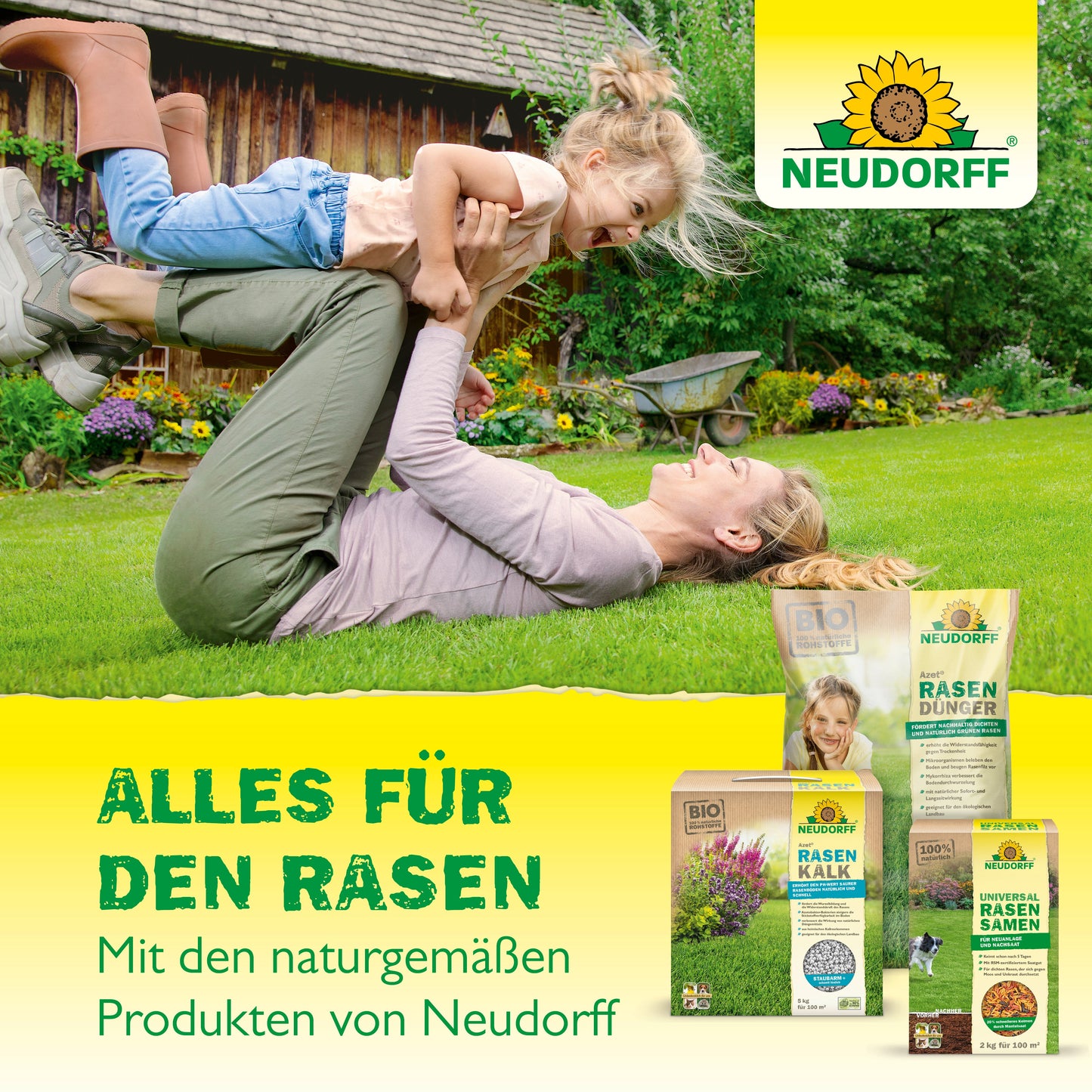 Ein Erwachsener liegt auf dem Rasen und hebt spielerisch ein lachendes Kind hoch. Im Eck steht Neudorff Terra Preta BodenVerbesserer vom Neudorff Shop. Text: "Alles für den Rasen und besseren Boden - naturgemäß mit Neudorff.