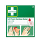 Egy zöld doboz "Cederroth puha habkötés bézs 6 cm x 2m | Csomag (1 darab)" felirattal az Orkla Wound Care AB-től, fehér keresztlogóval, 51011019 referenciaszámmal és két képes útmutatóval a bézs kötés kézre való felhelyezéséhez.