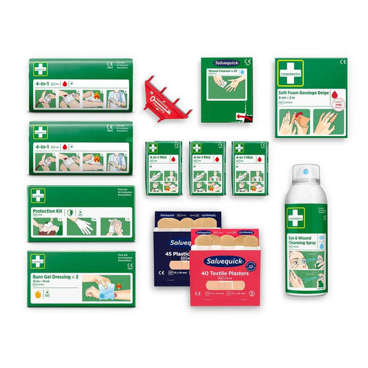 Cederroth erste-hilfe-mine für cederroth erste-hilfe-station ref 51011026 von Orkla Wound Care AB enthält Verbände, Pflaster, Verbrennungsgelverbände, Wundspray, Scheren und mehr - ideales Erste-Hilfe-Material auf weißem Hintergrund.